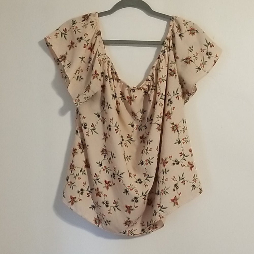 Sale!!! Plus sized! Floral off-the-shoulder shirt